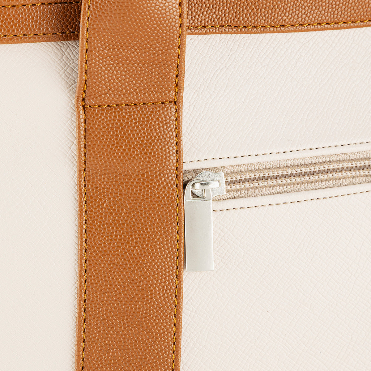 Bolso en color Beige-Camel de la marca Roger