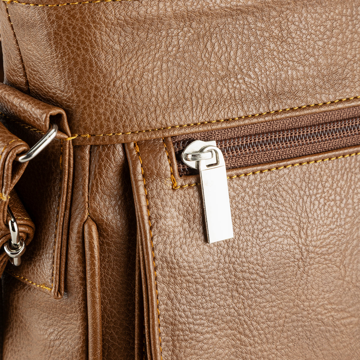 Bolsa de la marca Roger en color Camel