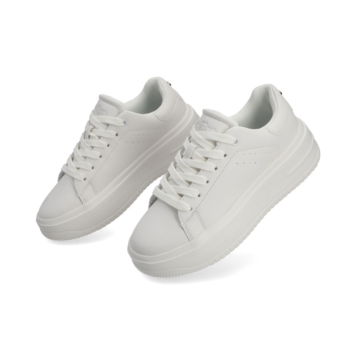 Tenis en color LATTE de la marca Capa de Ozono