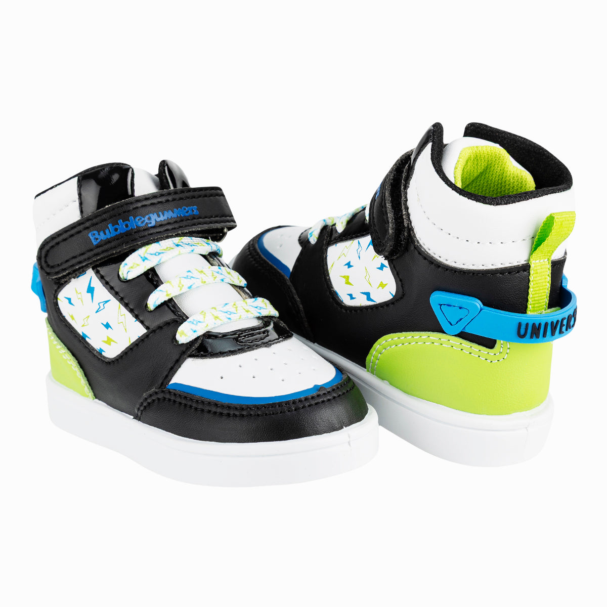 Tenis en color Negro con Verde de la marca Bubble Gummers