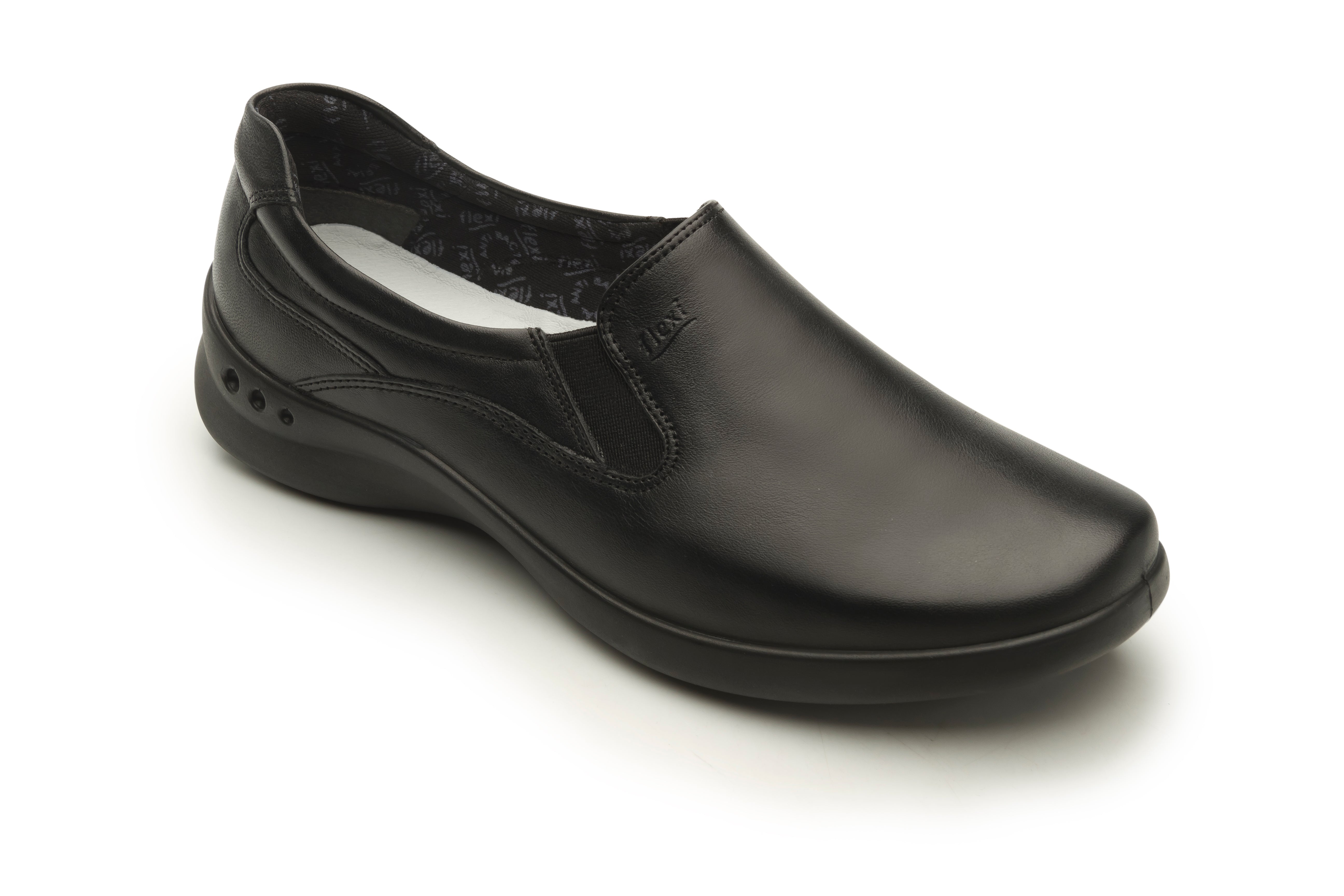 Zapato en color negro de la marca Flexi