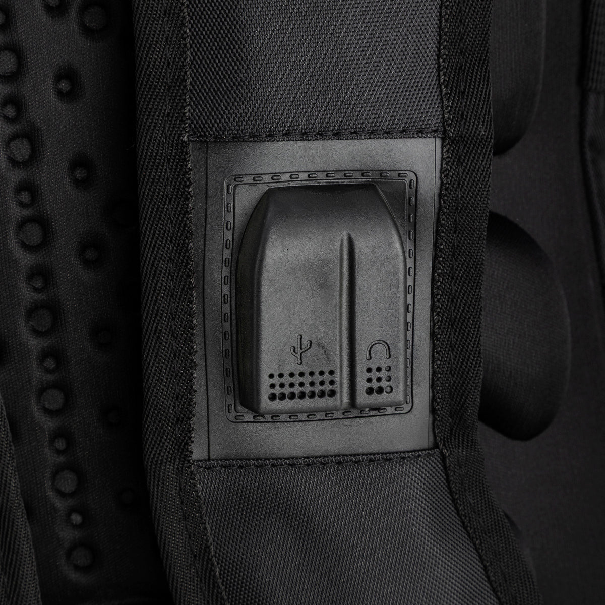 Mochila escolar color negro con vino