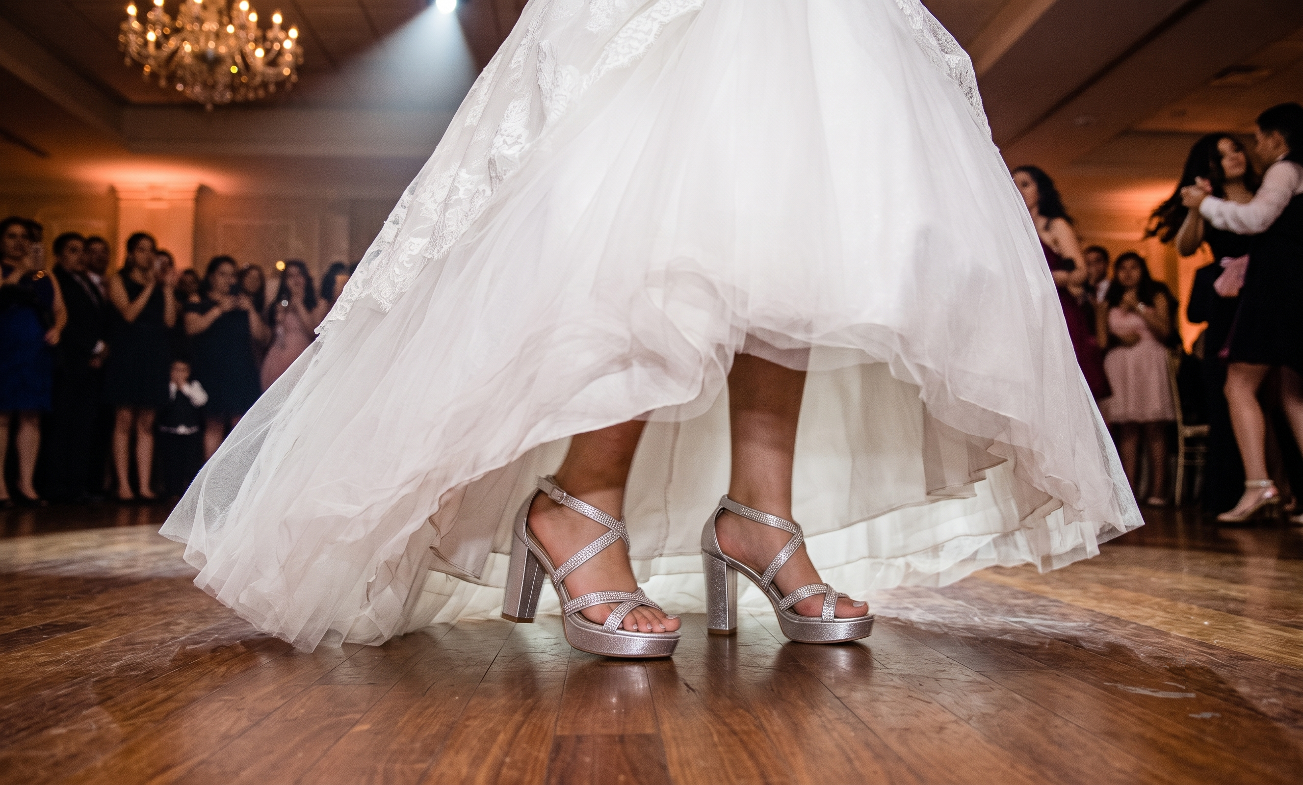 Elegancia en Cada Paso: Zapatillas para Quinceañera