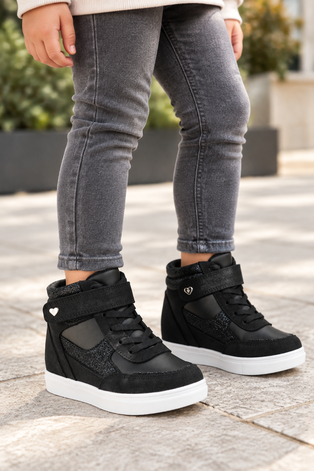 Bota Bambino Para Niña Cuña y Detalle Corazón 09084