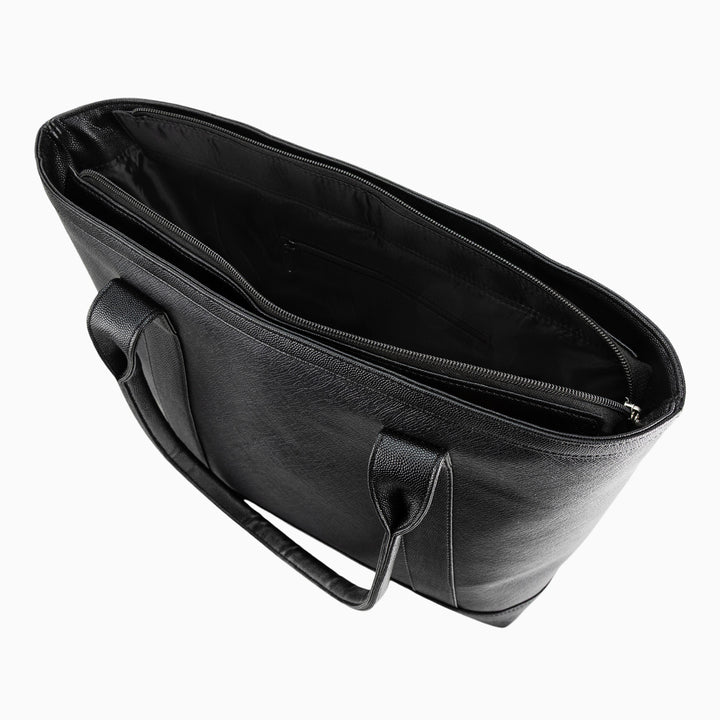 Bolso en color negro de la marca Roger