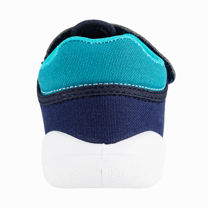 Tenis color azul marino de la marca Bubble Gummers