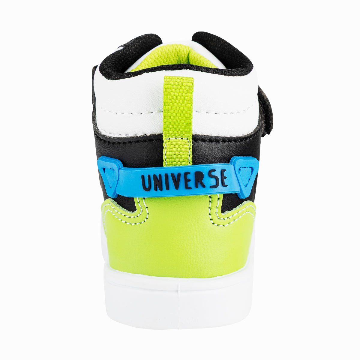 Tenis en color Negro con Verde de la marca Bubble Gummers