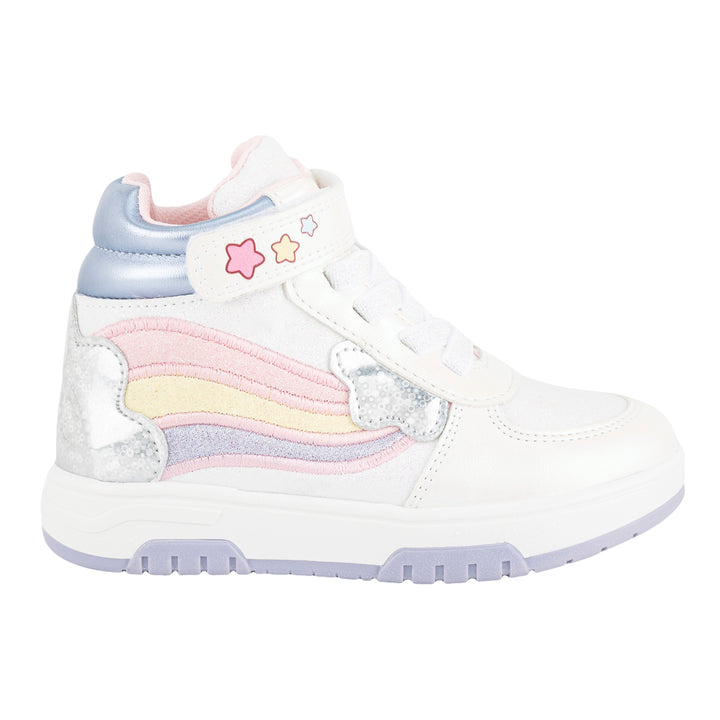 Tenis en color blanco con detalles de arcoíris de la marca Bambino