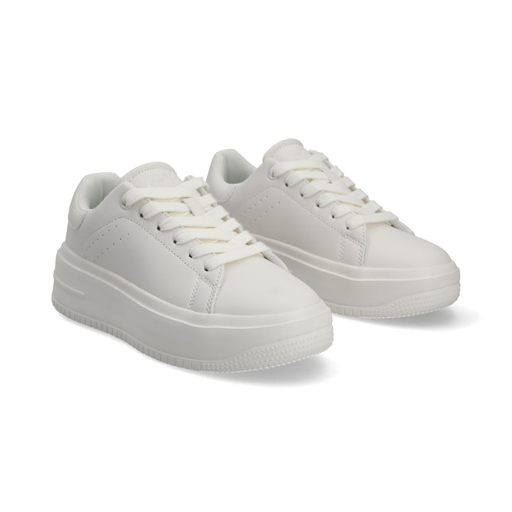 Tenis en color LATTE de la marca Capa de Ozono