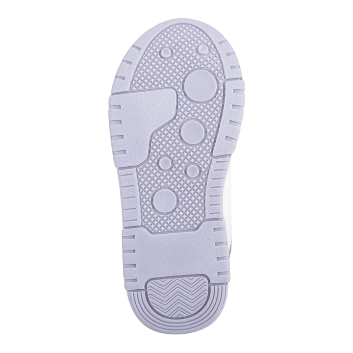 Tenis en color blanco con detalles de arcoíris de la marca Bambino