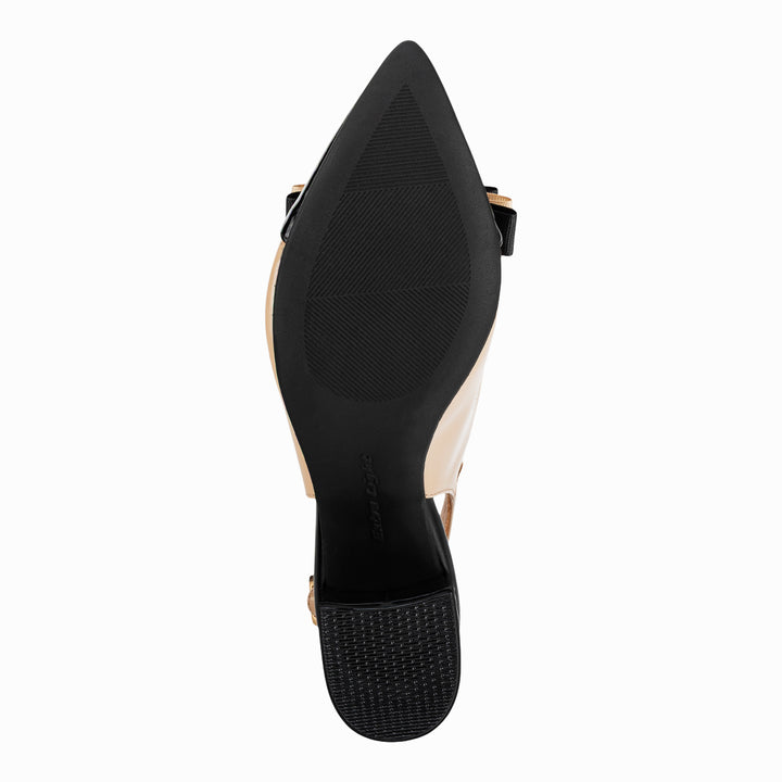 Zapato de vestir en color maquillaje con negro de la marca Gina Loren