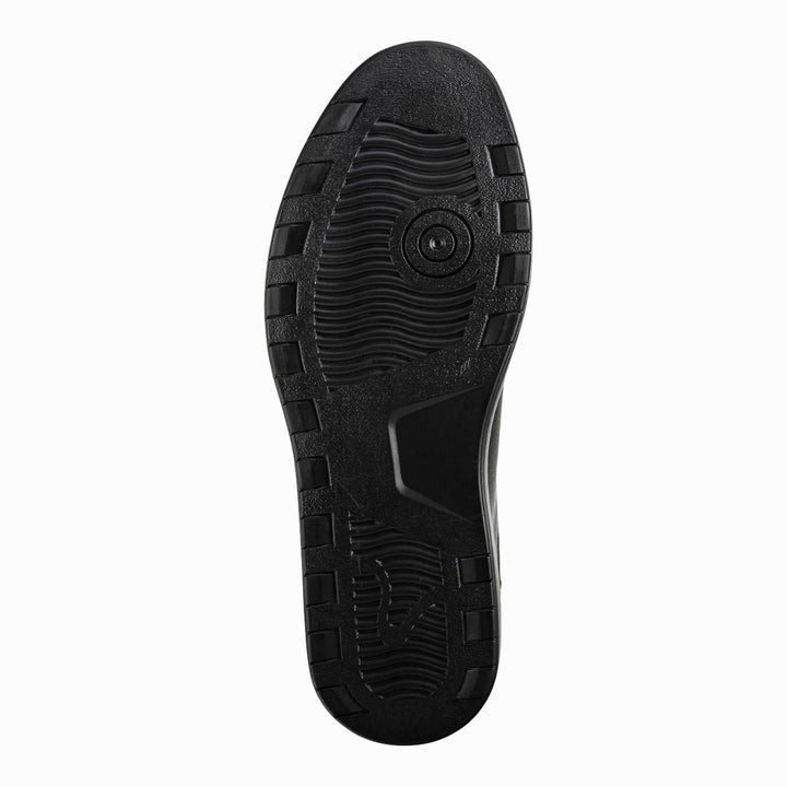 zapato casual de hombre de la marca Merano,  de color negro y con un sistema de cierre de velcro.  suela