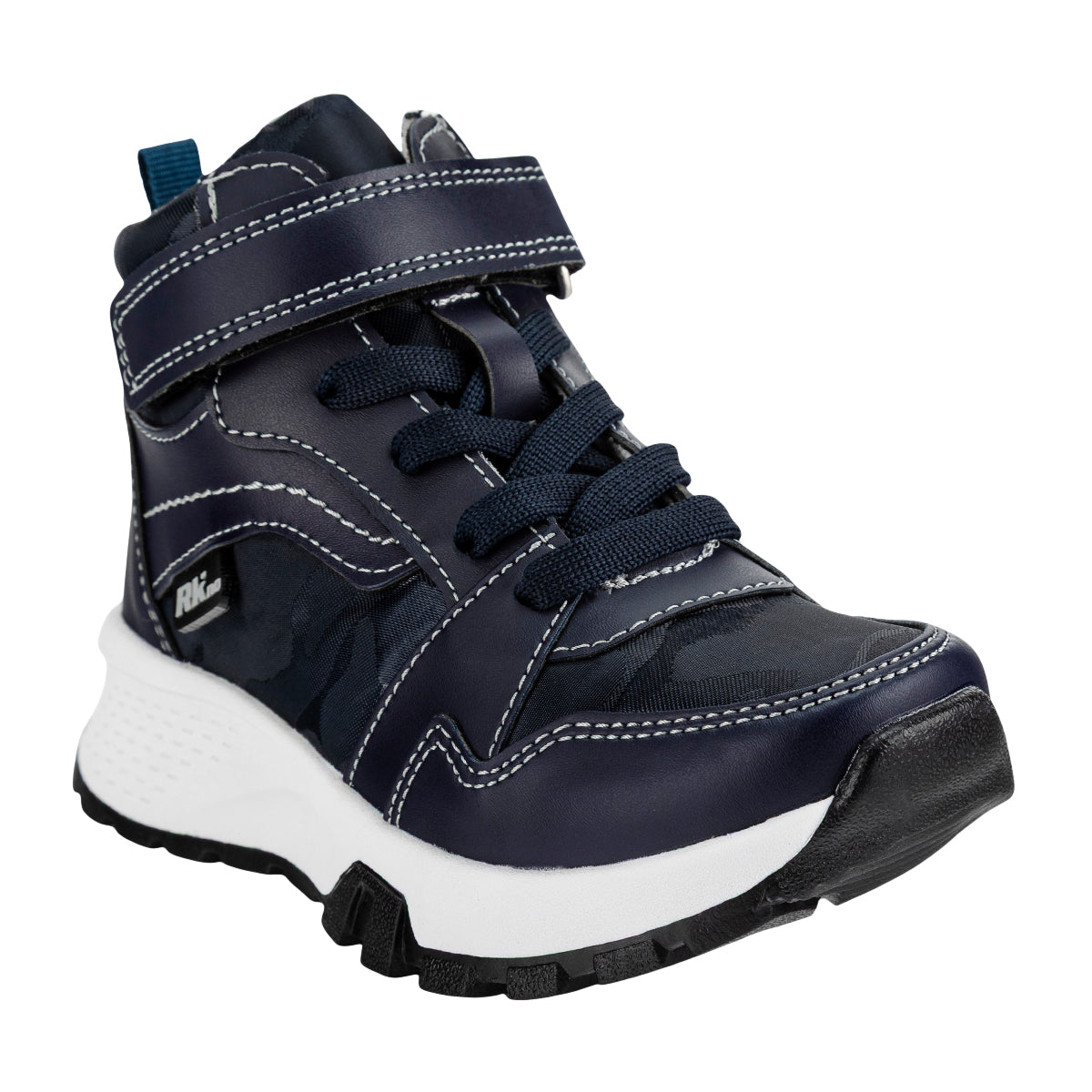 Bota urbana de color azul marino de la marca Rokino