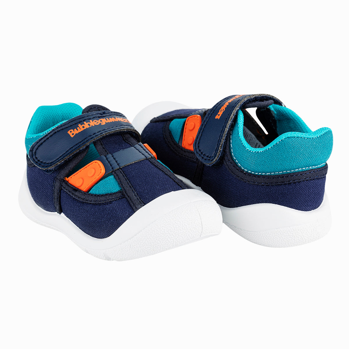 Tenis color azul marino de la marca Bubble Gummers