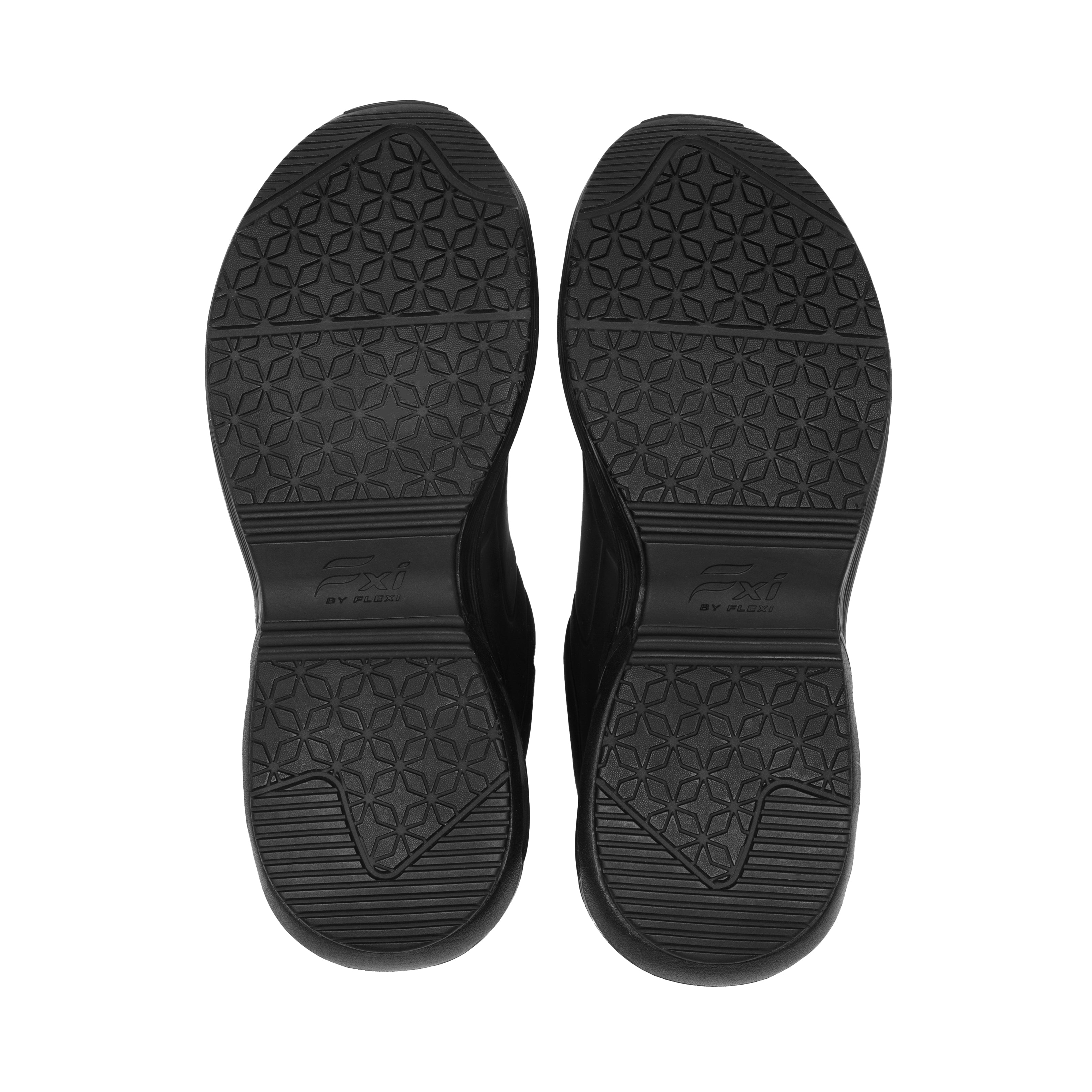 Tenis en color negro de la marca Flexi