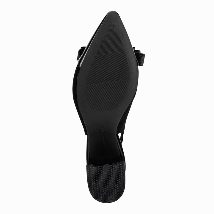 Zapato de vestir en color negro de la marca Gina Loren