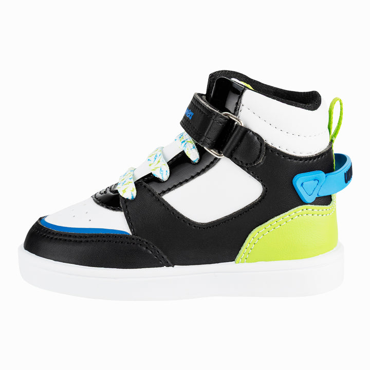 Tenis en color Negro con Verde de la marca Bubble Gummers