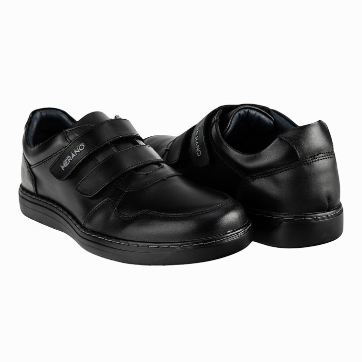 zapato casual de hombre de la marca Merano,  de color negro y con un sistema de cierre de velcro. par