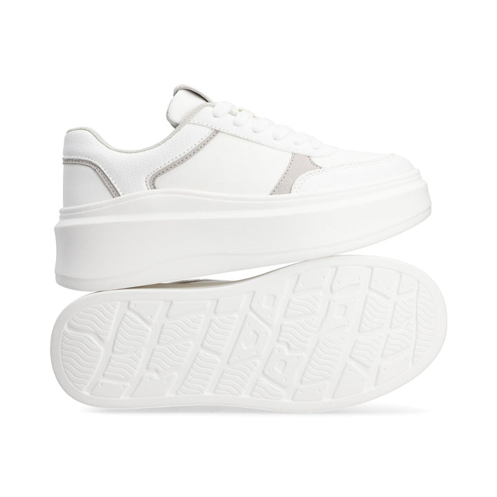 Tenis en color blanco con detalles en gris de la marca Capa de Ozono