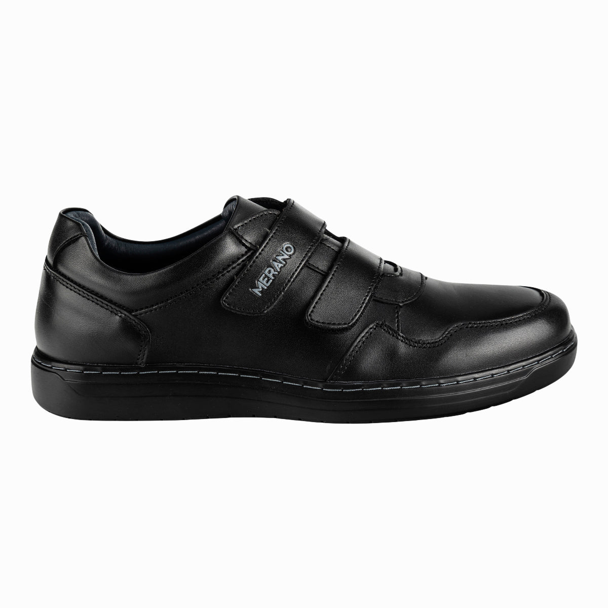 zapato casual de hombre de la marca Merano,  de color negro y con un sistema de cierre de velcro. zapato pie derecho