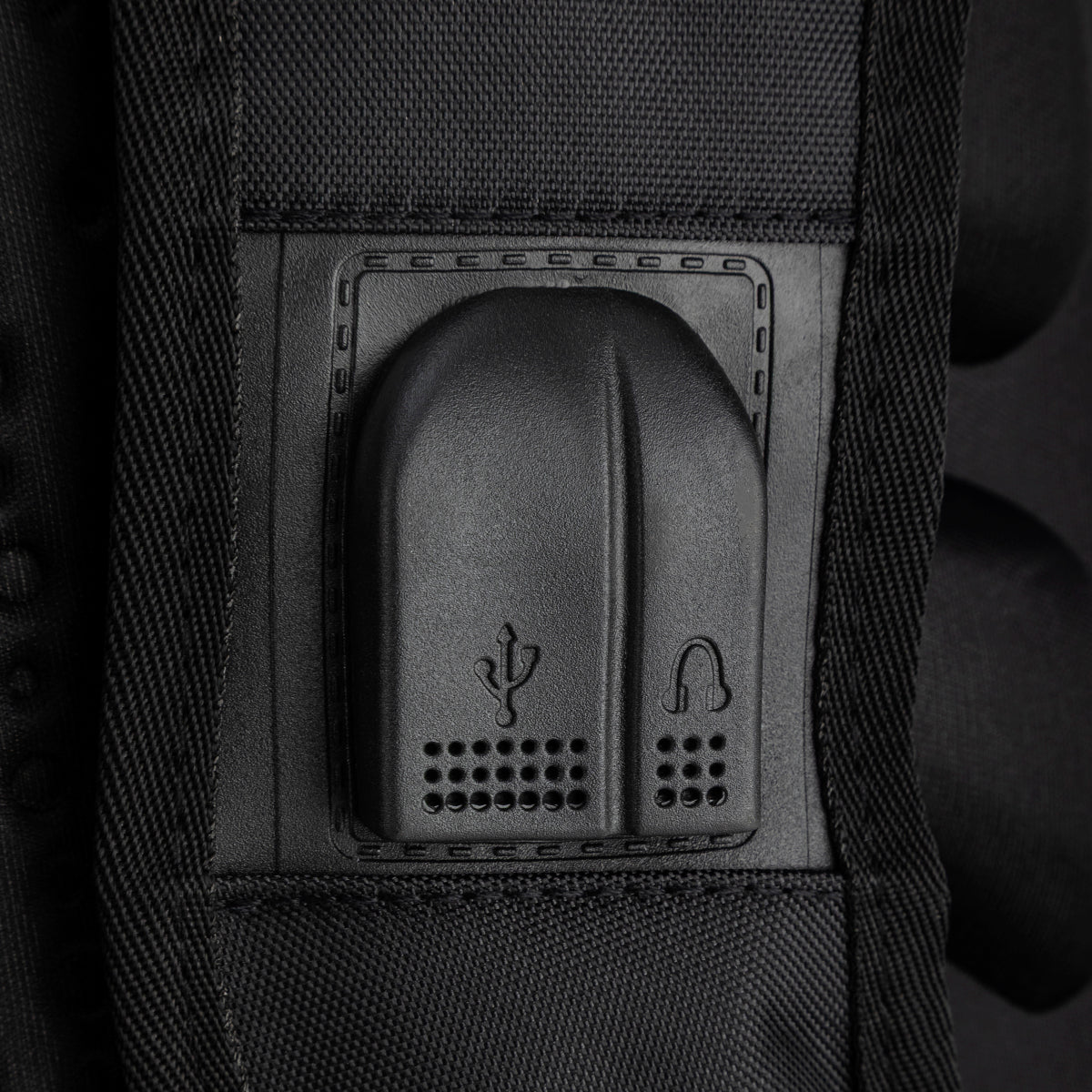 Mochila escolar color Negro con Vino